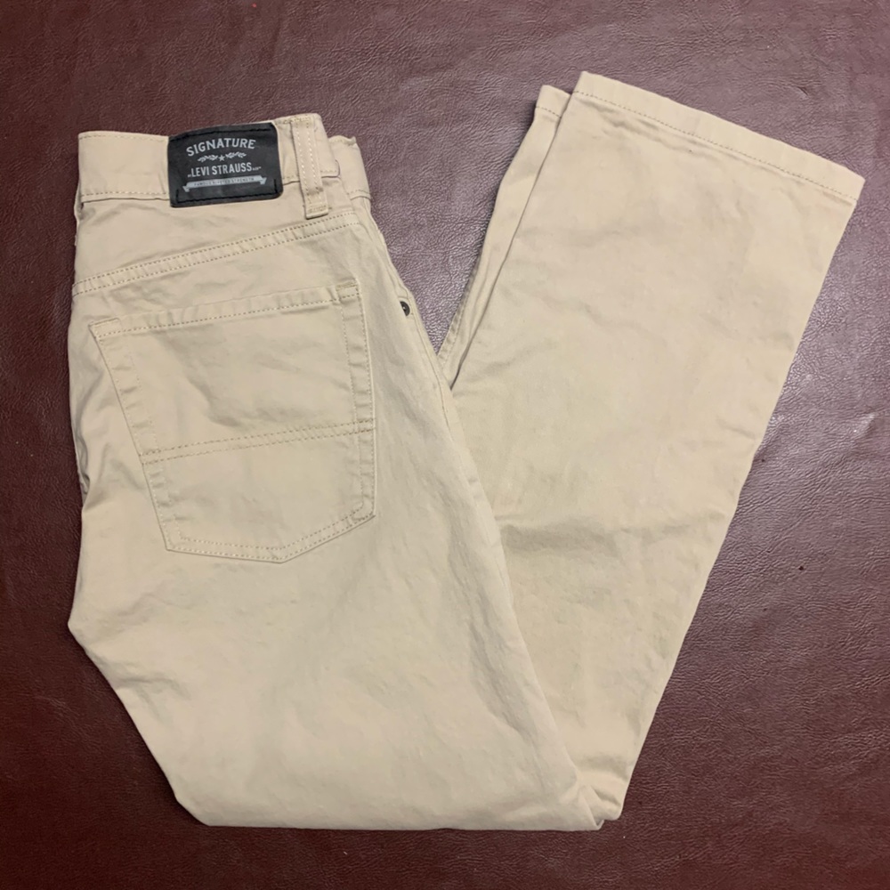 Signature Levis. Khaki size 14 27x27